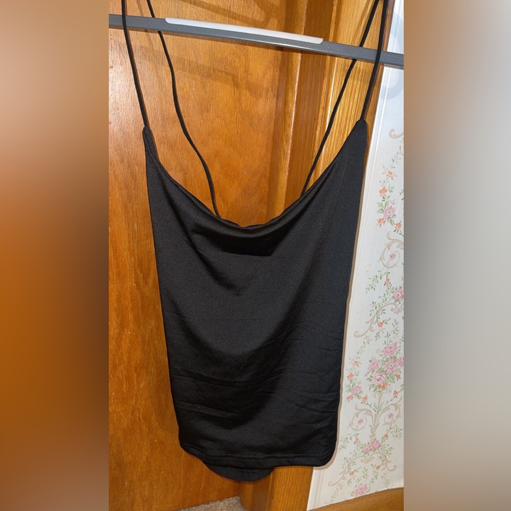 backless black tank top